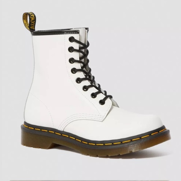 Dr. Martens 1460 WOMEN'S SMOOTH LEATHER LACE UP BOOTS. Size:7 - Picture 2 of 8